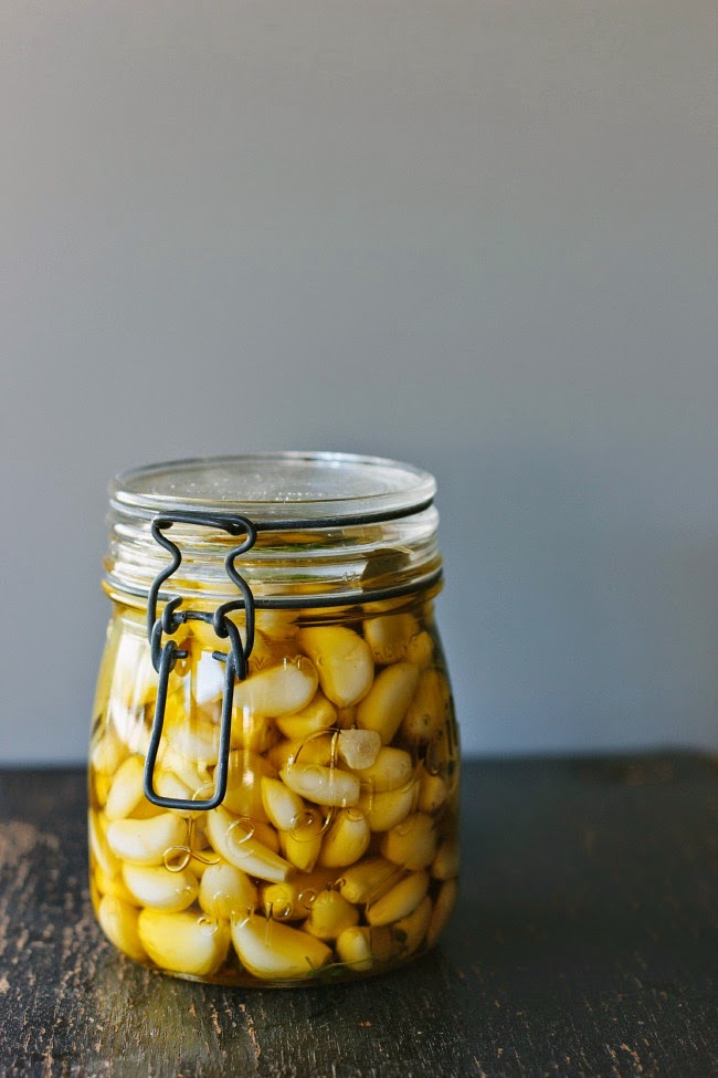 Preserved garlic in extra-virgin olive oil