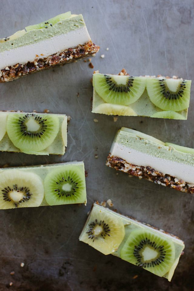 (Almost) raw kiwifruit + ginger 'cheesecake'